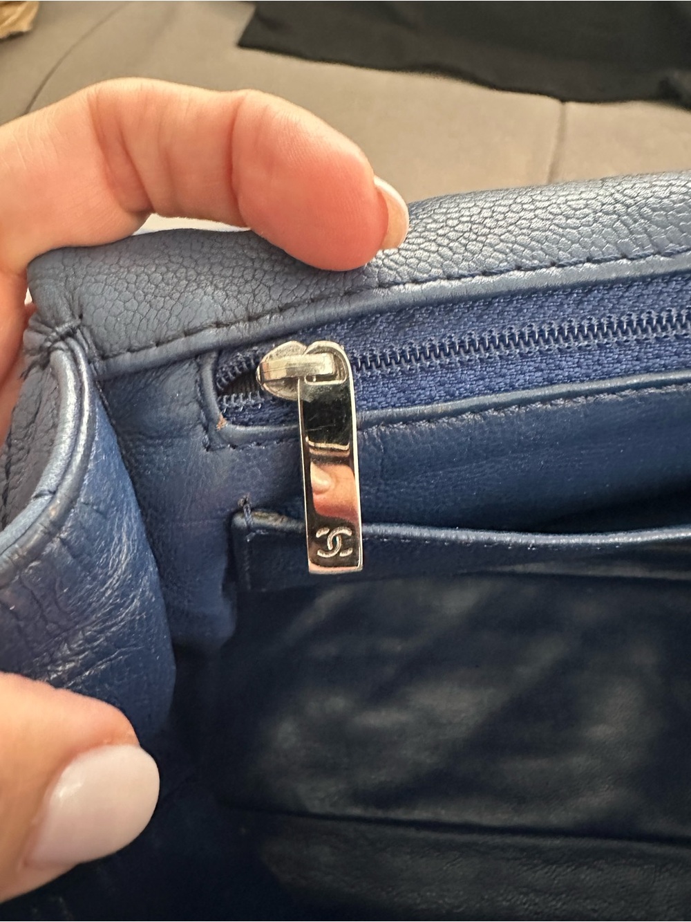 CHANEL Blue soft caviar skin maxi jumbo 34 - single flap - Picture 4 of 15